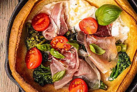 Pancake olandesi con burrata e prosciutto