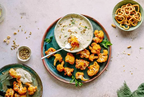 Salsa ranch e bocconcini di cavolfiore al forno con kimchi