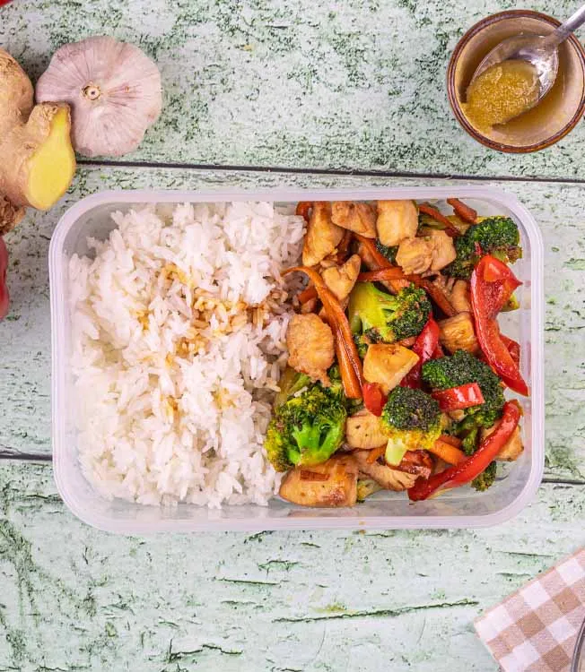 Pollo soia e miele con verdure e riso