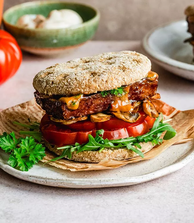 Gustoso burger di tofu saporito