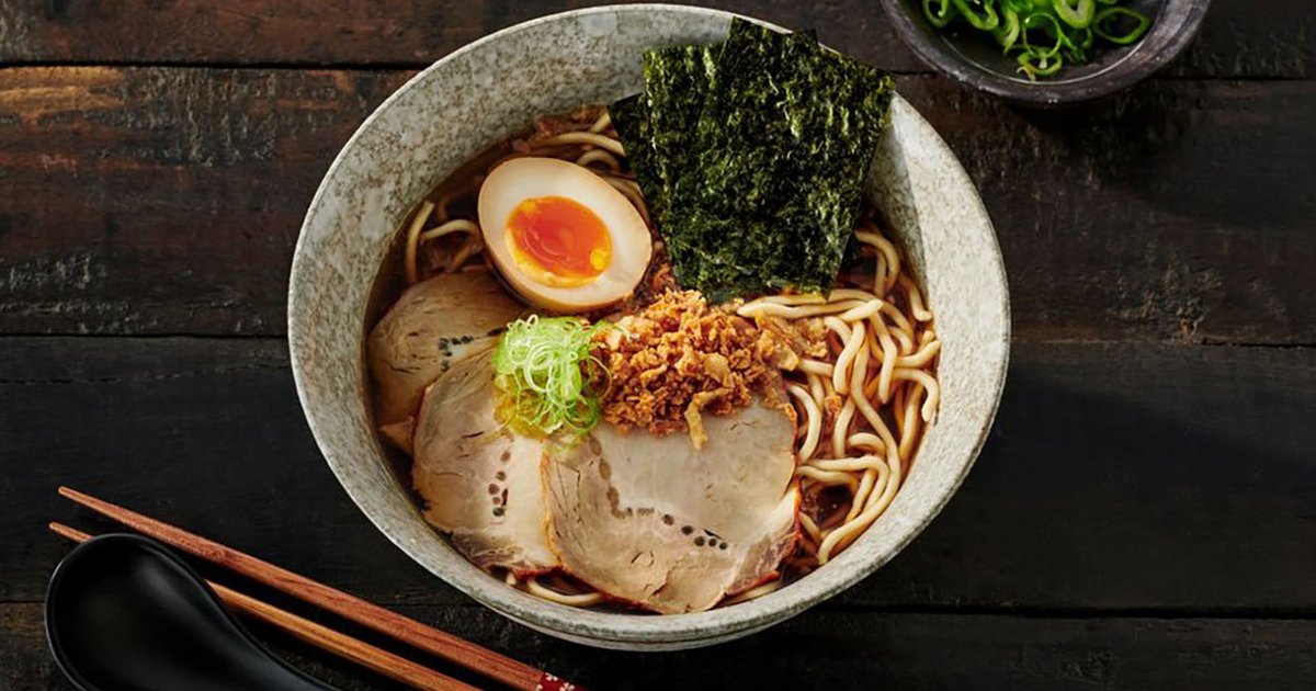 Ramen con prosciutto e uovo marinato Kikkoman