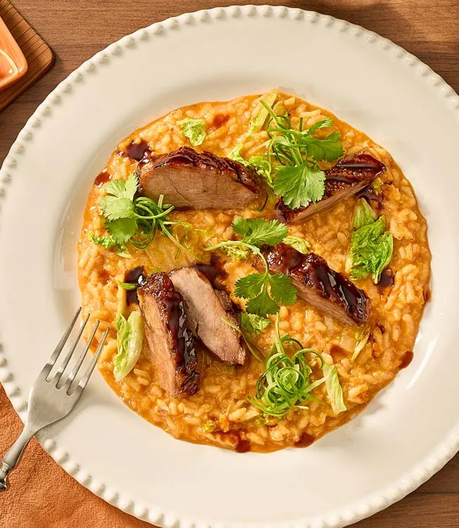 Risotto al kimchi con petto d'oca croccante