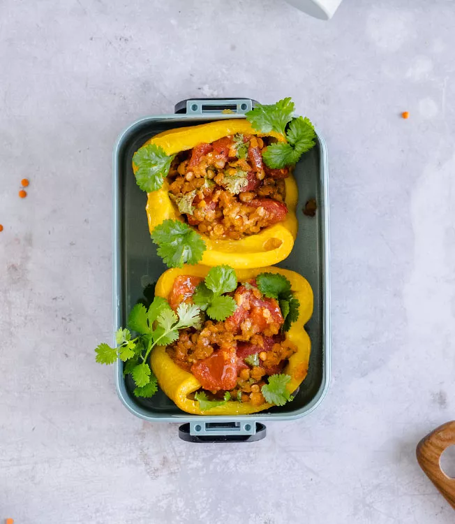 Peperoni imbottiti con lenticchie e pomodori