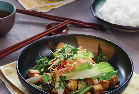 Tofu saltato in padella con verdure