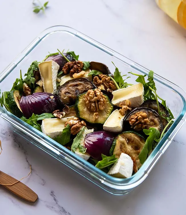Insalata di verdure grigliate e camembert