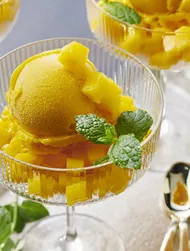 Il sorbetto al mango più facile che ci sia, con soli due ingredienti