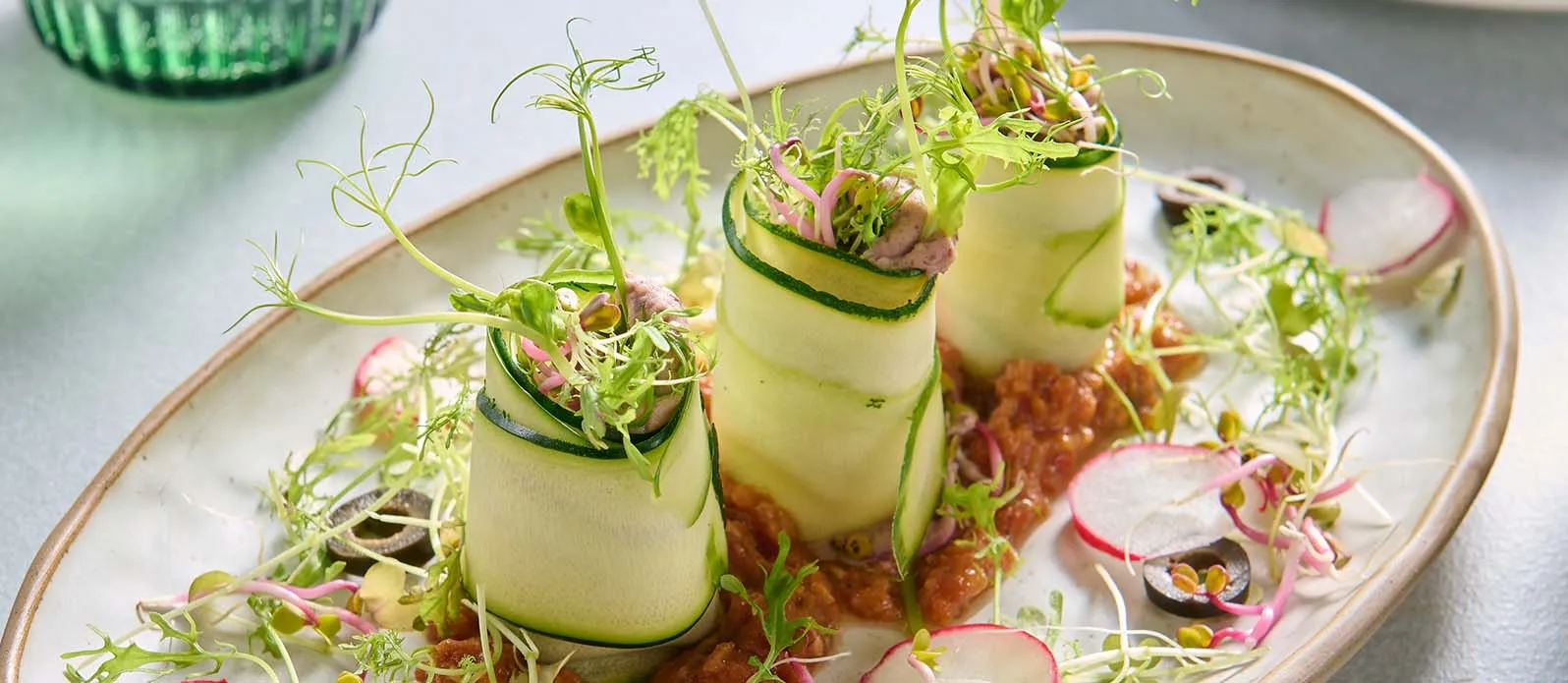 Cannelloni di zucchine con fagioli e piselli