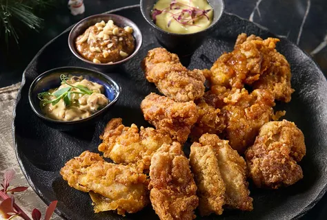 Pollo alle tre salse: wasabi, funghi e arachidi