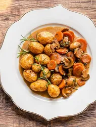 Stufato vegetariano di funghi e birra scura