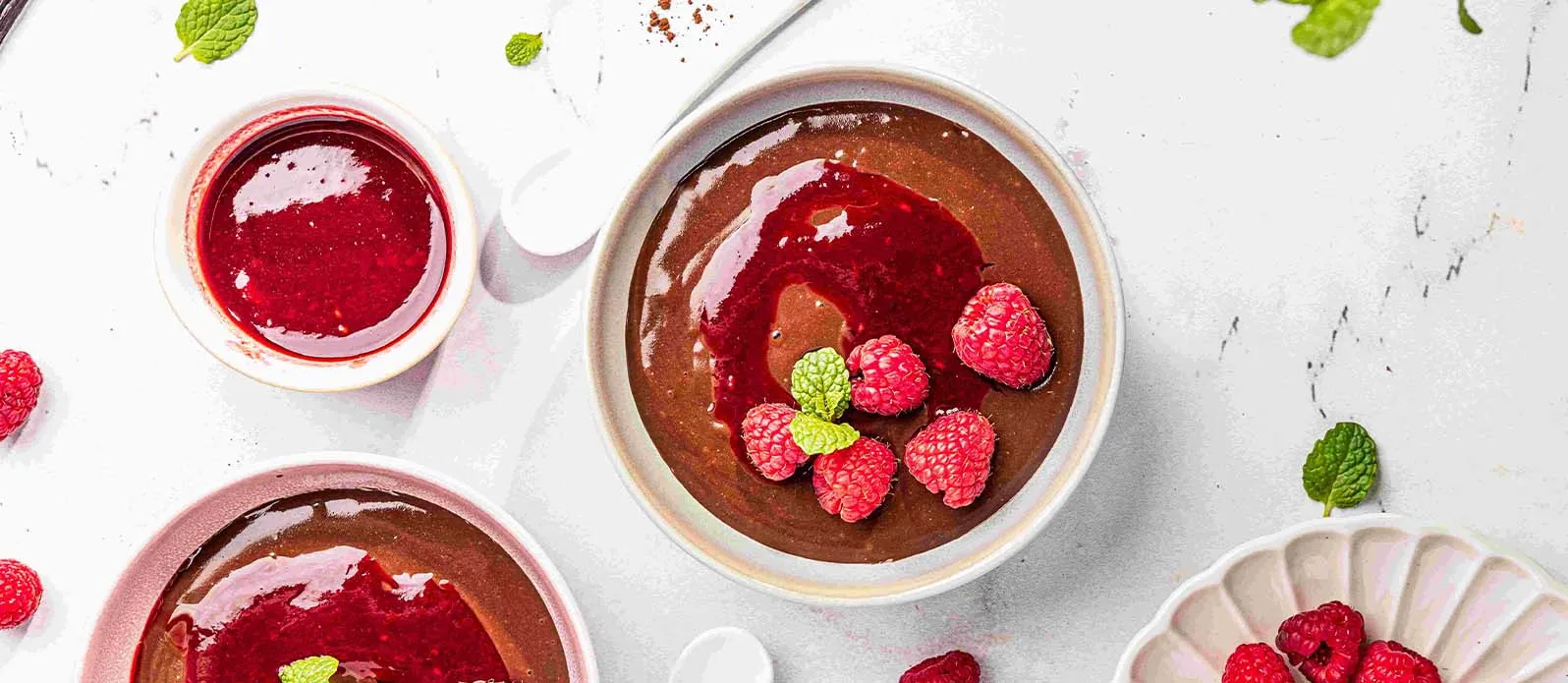 Budino di riso al cioccolato con salsa di lamponi