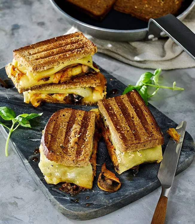 Toast al formaggio con kimchi