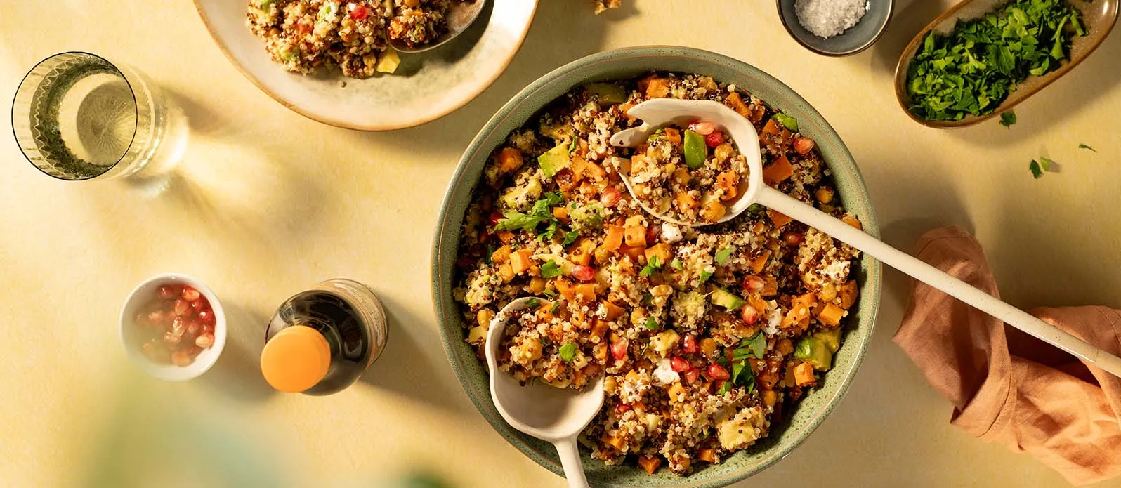 Insalata arcobaleno di quinoa e formaggio
