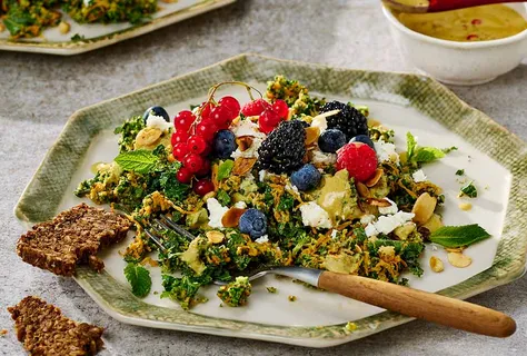 Insalata di broccoli, kale e feta