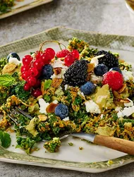 Insalata di broccoli, kale e feta