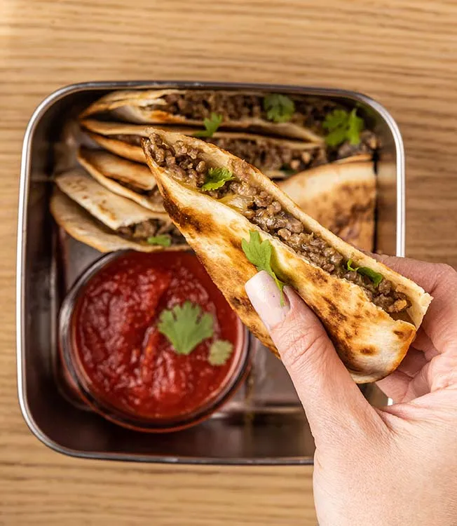 Quesadilla con manzo e funghi
