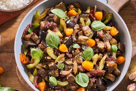 Melanzane saltate con pomodori secchi