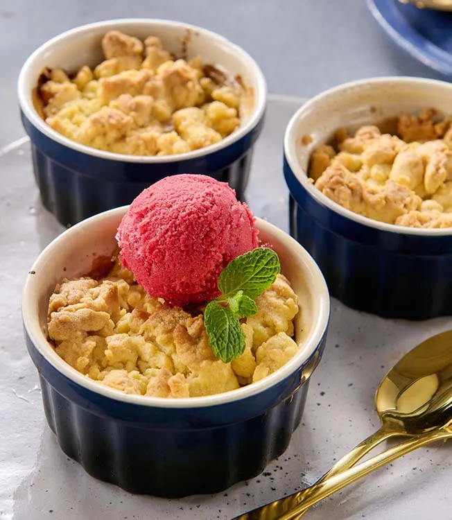 Crumble di pere e mele con topping vegetale