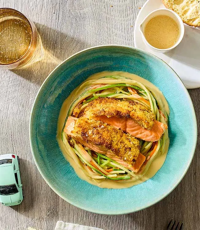 Salmone croccante su nido di spaghetti