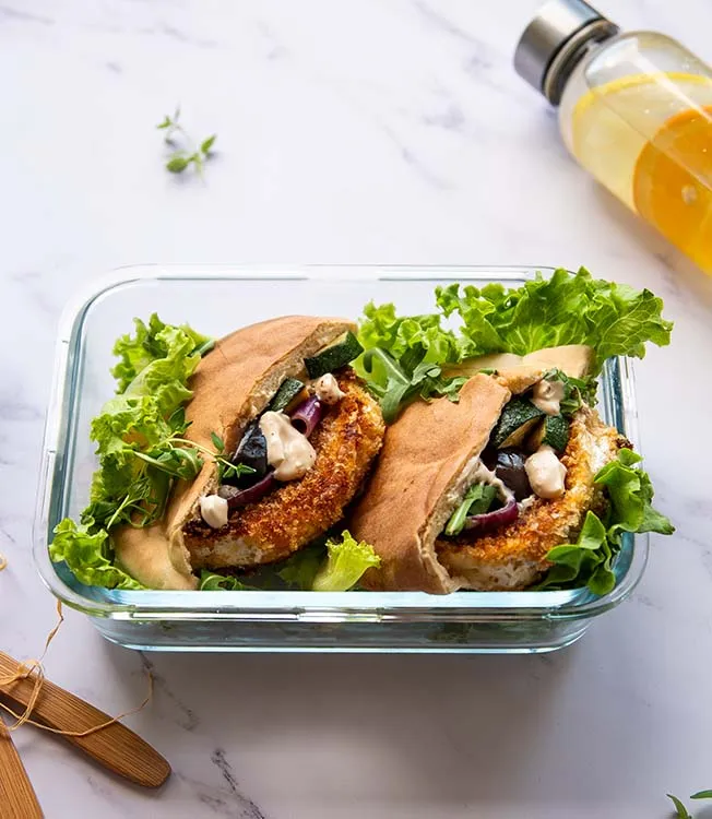 Pita al formaggio con camembert e verdure