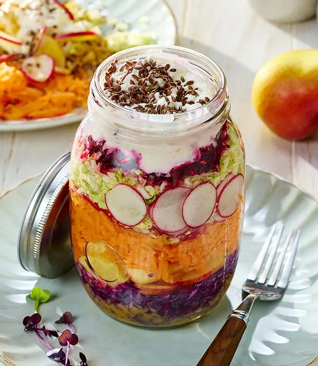 Insalata arcobaleno con salsa al miso