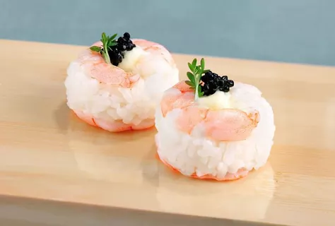 Sushi ripieno con gamberi