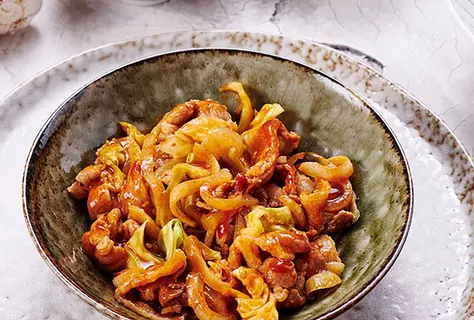 Pancetta saltata in padella con kimchi