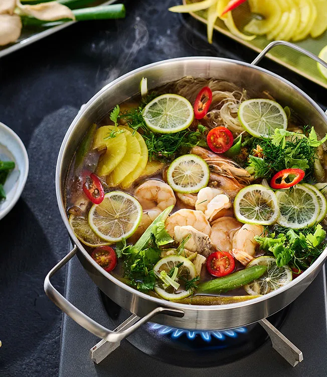 Hot pot vietnamita lẩu cá chua con pesce