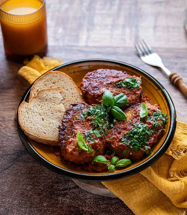 Polpette di cavolo in salsa di pomodoro