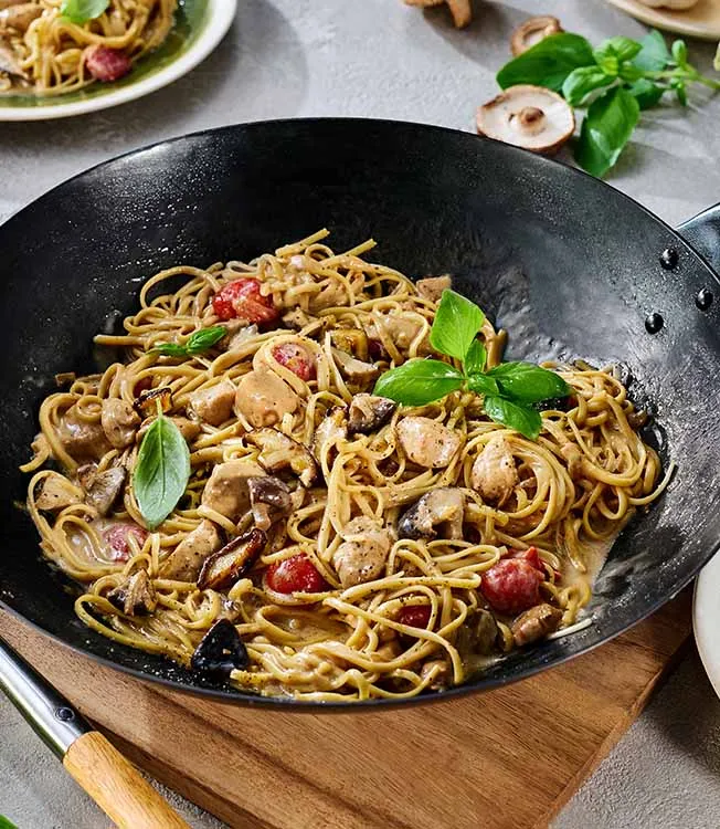 Pasta Alfredo con pollo e salsa teriyaki