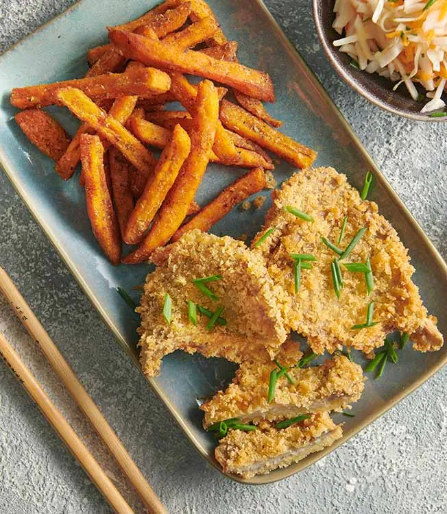 Funghi fritti alla tonkatsu con chips di patate dolci