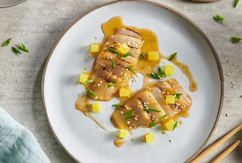 Tataki di capesante con sesamo arrosto e salsa Ponzu-Yuzu