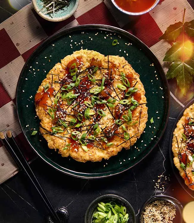 Okonomiyaki con crauti e salsa all’uvetta piccante