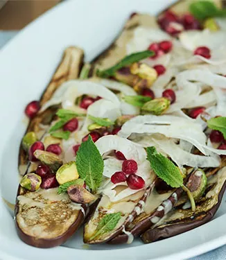 Melanzana grigliata con dressing di soia e tahini