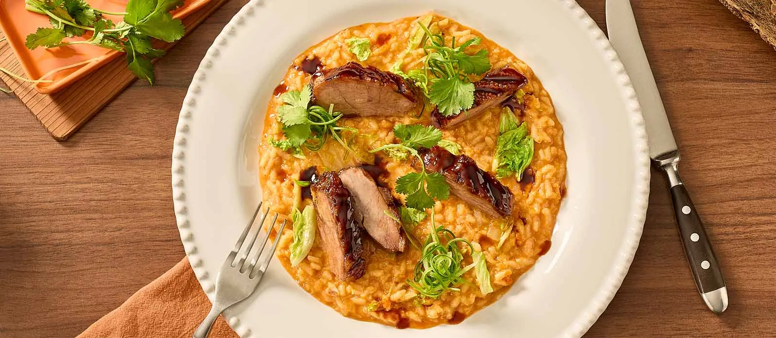 Risotto al kimchi con petto d'oca croccante