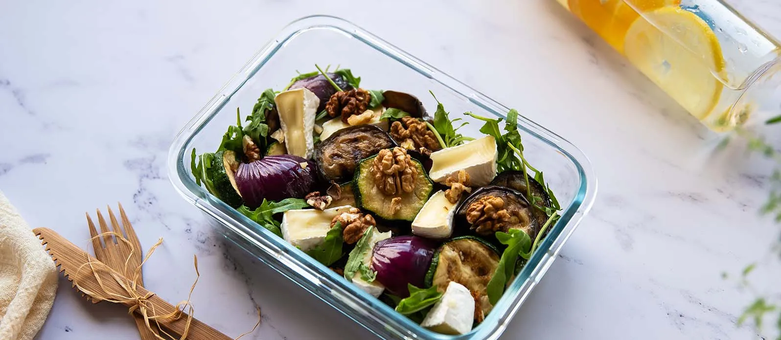 Insalata di verdure grigliate e camembert