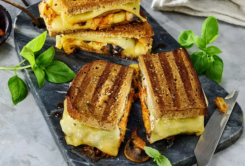 Toast al formaggio con kimchi