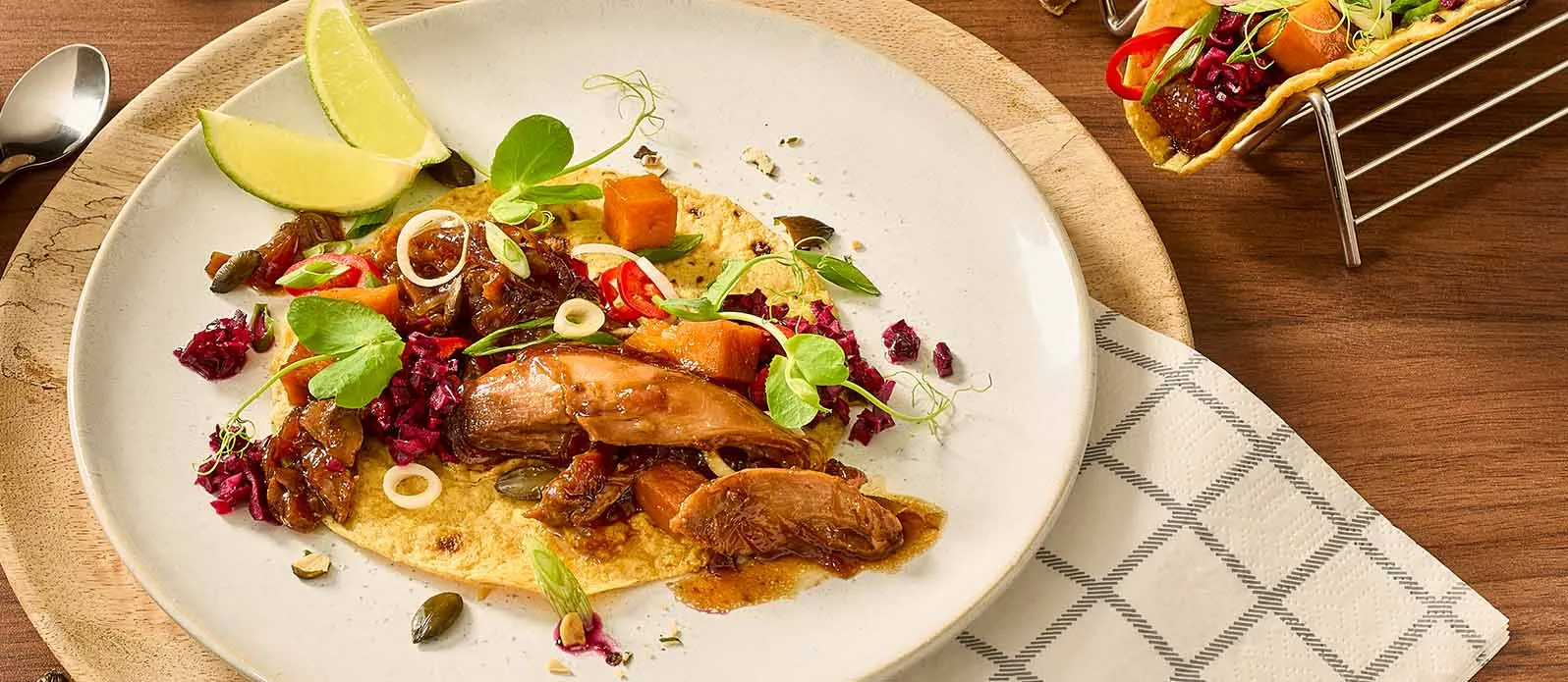 Tacos d'oca con salsa e zucca caramellata