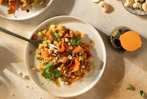 Insalata di riso asiatica con soia dolce