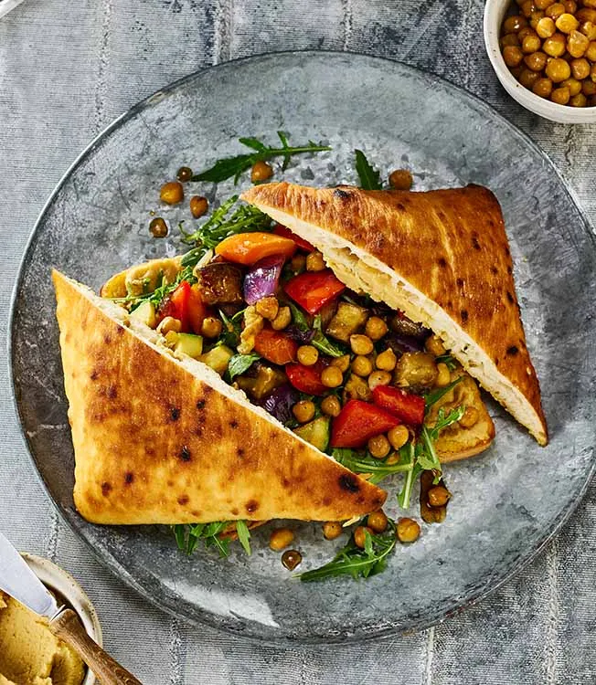 Sandwich vegetariano all'hummus