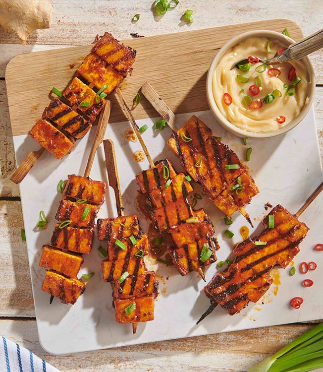 Spiedini di tofu marinati con teriyaki