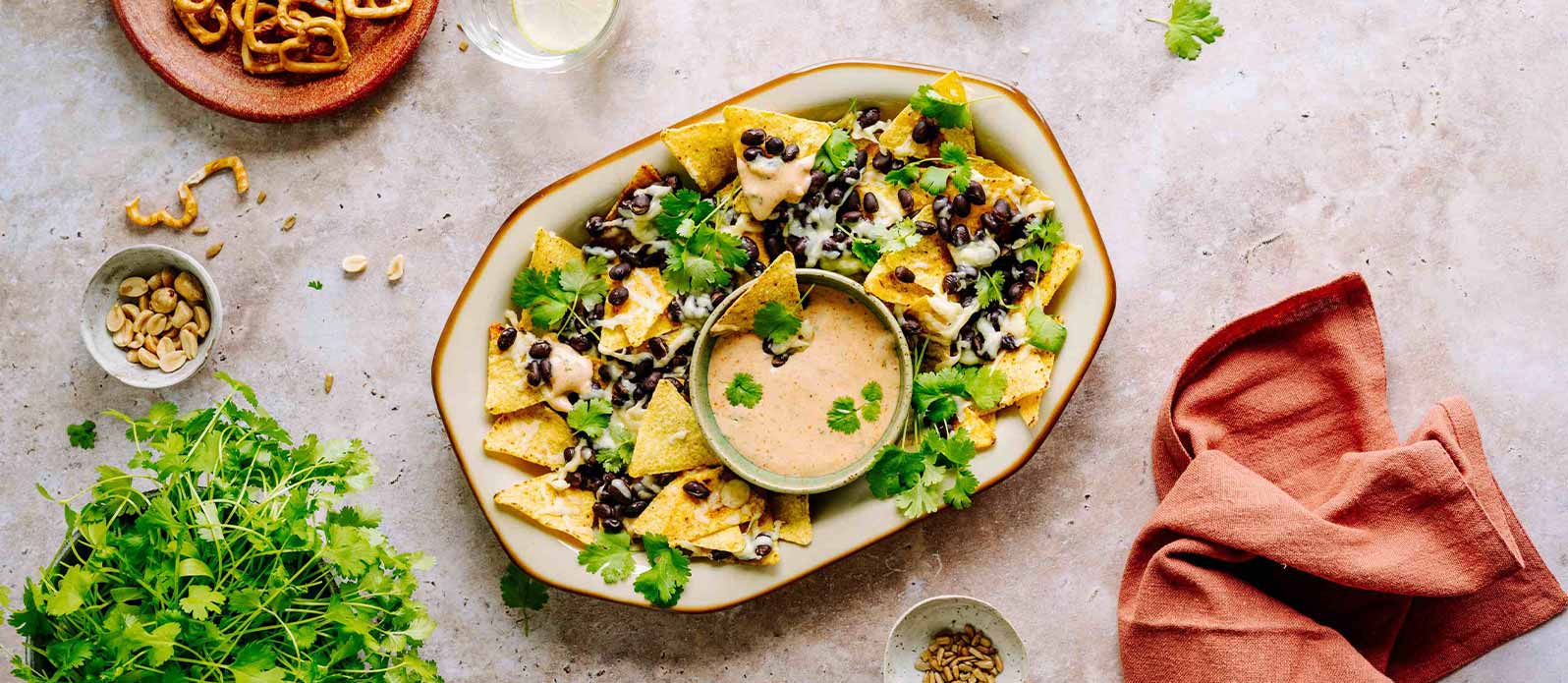 Salsa taco alla maionese con nachos di fagioli al forno